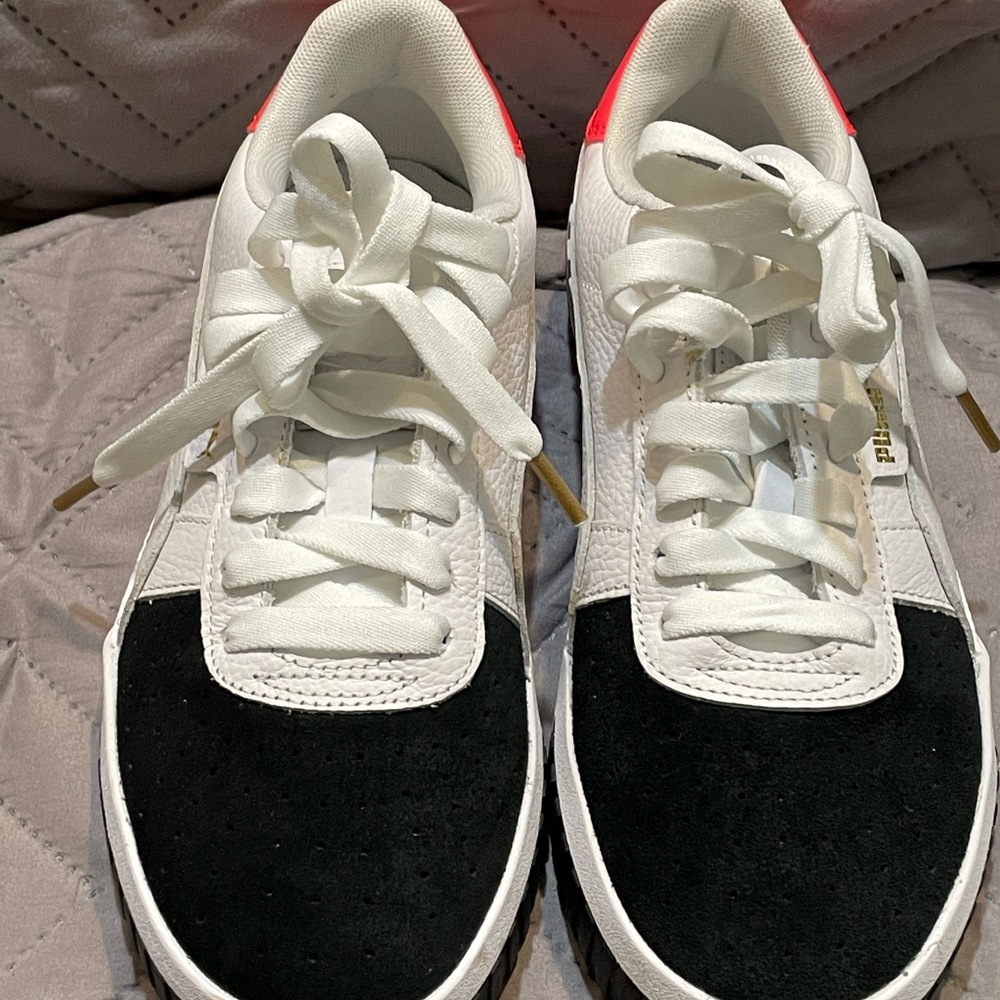 Puma women's sneaker, pink and black top suede, worn once